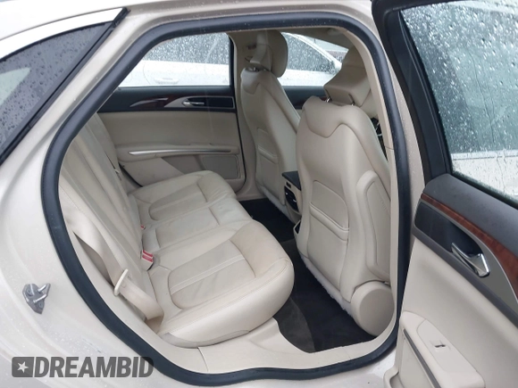 2015 Lincoln MKZ z VIN 3LN6L2JK1FR603766, wystawiony jako IAAI lot #41975944 z przebiegiem 81 547 mil mil oraz . Historia ofert i sprzedaży dostępna na DreamBid. Obrazek 8.