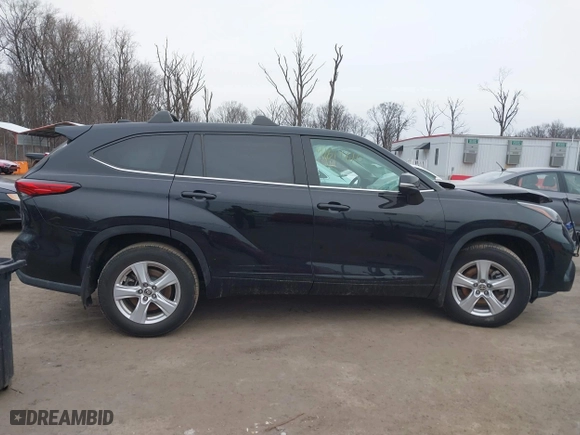 2021 Toyota Highlander L with VIN 5TDBZRBH5MS553042, listed as a IAAI auction lot 41611610 with 83,553 mi miles. Bid and sale history available at carsss.com. Image 13.