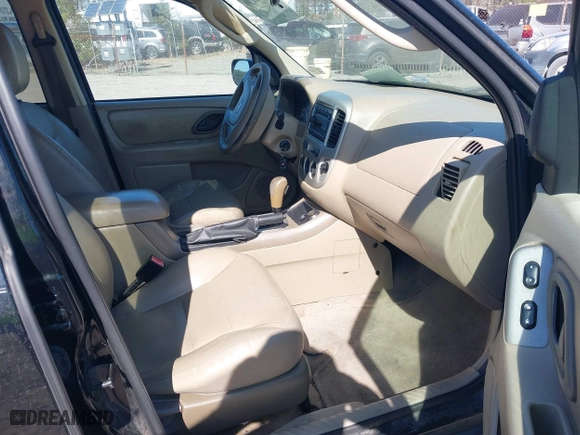 2006 Ford Escape XLT with VIN 1FMCU931X6KB64889, listed as a IAAI auction lot 41779430 with 202,177 mi miles. Bid and sale history available at carsss.com. Image 5.