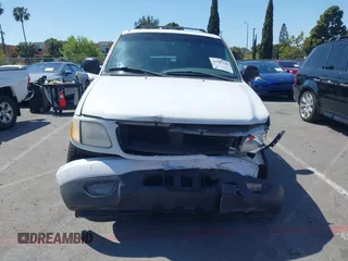 2000 Ford Expedition XLT with VIN 1FMRU1568YLB31018, listed as a IAAI auction lot 41993546 with 1 mi miles. Bid and sale history available at carsss.com. Image 13.