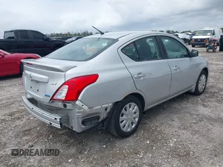 2016 Nissan Versa S z VIN 3N1CN7AP8GL883199, wystawiony jako IAAI lot #42005328 z przebiegiem 40 659 mil mil oraz . Historia ofert i sprzedaży dostępna na DreamBid. Obrazek 4.