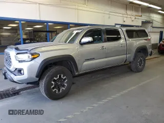 2023 Toyota Tacoma SR5 z VIN 3TMDZ5BNXPM165719, wystawiony jako Copart lot #58256035 z przebiegiem 13 681 mil mil oraz Szkoda całkowita • Salvage title. Historia ofert i sprzedaży dostępna na DreamBid. Obrazek 1.