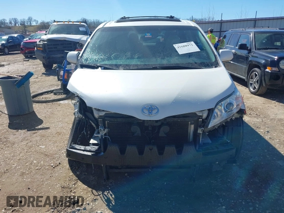 2015 Toyota Sienna XLE with VIN 5TDYK3DC7FS661582, listed as a IAAI auction lot 41688972 with 145,953 mi miles. Bid and sale history available at carsss.com. Image 13.