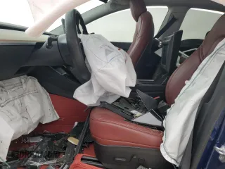 2020 Tesla Model Y Long Range z VIN 5YJYGDEE7LF057909, wystawiony jako Copart lot #50435535 z przebiegiem Nie podano mil oraz Nie do naprawy • Non repairable. Historia ofert i sprzedaży dostępna na DreamBid. Obrazek 7.