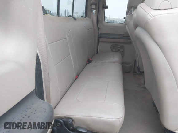 2007 Ford F-250 XL z VIN 1FTSX21P17EA71376, wystawiony jako IAAI lot #41729993 z przebiegiem 262 396 mil mil oraz . Historia ofert i sprzedaży dostępna na DreamBid. Obrazek 8.