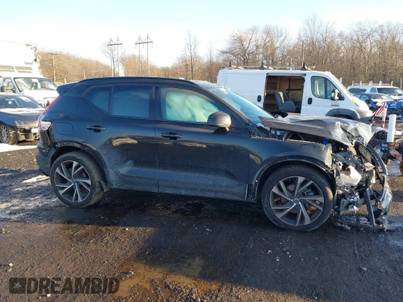 2021 Volvo XC40 R-Design with VIN YV4162UM3M2435422, listed as a IAAI auction lot 41546072 with 59,127 mi miles and . Bid and sale history available at carsss.com. Image 13.