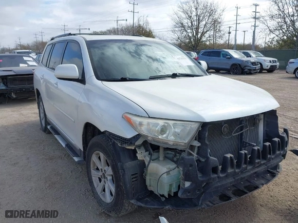 2013 Toyota Highlander with VIN 5TDZK3EH6DS096284, listed as a IAAI auction lot 41735321 with 239,697 mi miles. Bid and sale history available at carsss.com. Image 1.