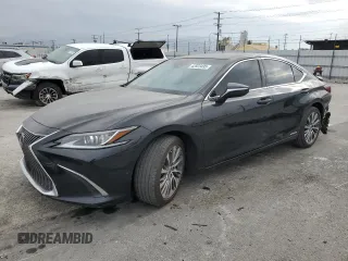 2021 Lexus ES 300h z VIN 58ADA1C12MU001405, wystawiony jako Copart lot #42823495 z przebiegiem 62 108 mil mil oraz Szkoda całkowita • Salvage title. Historia ofert i sprzedaży dostępna na DreamBid. Obrazek 1.