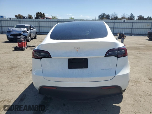 2024 Tesla Model Y Long Range с VIN 7SAYGDEE6RF157415, выставлен на аукционе Copart как лот 54950915 с пробегом 20 567 миль миль и Списание • Salvage title. История ставок и продаж доступна на DreamBid. Изображение 6.
