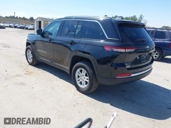 2024 Jeep Grand Cherokee Laredo z VIN 1C4RJHAG3RC697996, wystawiony jako IAAI lot #41973399 z przebiegiem 14 680 mil mil oraz . Historia ofert i sprzedaży dostępna na DreamBid. Obrazek 3.
