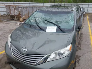 2011 Toyota Sienna XLE AAS z VIN 5TDYK3DC0BS062372, wystawiony jako IAAI lot #42257069 z przebiegiem 195 698 mil mil oraz . Historia ofert i sprzedaży dostępna na DreamBid. Obrazek 6.