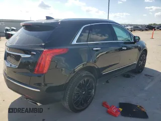 2019 Cadillac XT5 Premium Luxury FWD z VIN 1GYKNERS1KZ284355, wystawiony jako Copart lot #54150405 z przebiegiem 50 001 mil mil oraz Szkody całkowita. Historia ofert i sprzedaży dostępna na DreamBid. Obrazek 3.