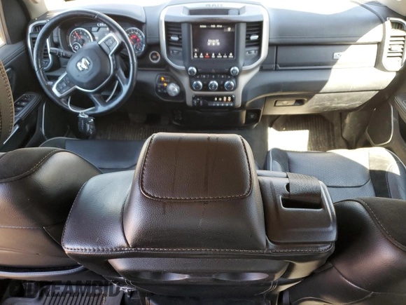 2019 Ram 1500 Laramie z VIN 1C6SRFJTXKN823283, wystawiony jako Copart lot #49893415 z przebiegiem 169 270 mil mil oraz Szkoda całkowita • Salvage title. Historia ofert i sprzedaży dostępna na DreamBid. Obrazek 8.