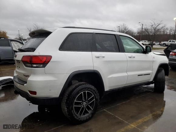 2018 Jeep Grand Cherokee Trailhawk with VIN 1C4RJFLG2JC432752, listed as a Copart auction lot 84895724 with 87,597 mi miles and Salvage Title. Bid and sale history available at carsss.com. Image 3.