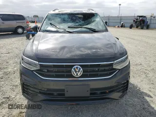 2024 Volkswagen Tiguan SE R-Line Black z VIN 3VVCB7AX8RM072281, wystawiony jako Copart lot #54356745 z przebiegiem 10 562 mil mil oraz Szkoda całkowita • Salvage title. Historia ofert i sprzedaży dostępna na DreamBid. Obrazek 5.