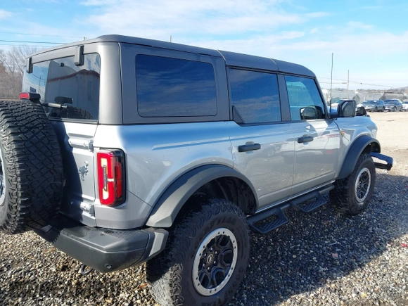 2022 Ford Bronco with VIN 1FMEE5DP5NLB85773, listed as a IAAI auction lot 41184225 with 22,597 mi miles. Bid and sale history available at carsss.com. Image 4.