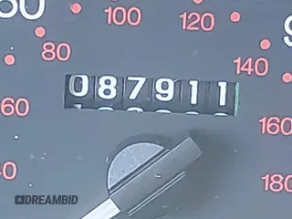 1999 Mercury Mystique GS z VIN 1MEFM6530XK635463, wystawiony jako IAAI lot #41478903 z przebiegiem 87 911 mil mil oraz . Historia ofert i sprzedaży dostępna na DreamBid. Obrazek 15.