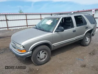 1998 Chevrolet Blazer LS с VIN 1GNDT13W2W2177149, выставлен на аукционе IAAI как лот 42422025 с пробегом 210 833 миль миль и . История ставок и продаж доступна на DreamBid. Изображение 17.