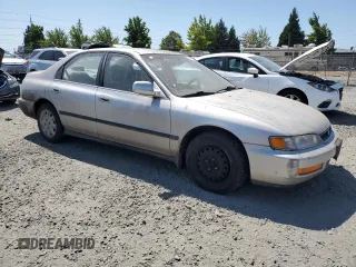 1997 Honda Accord LX with VIN 1HGCD5630VA007257, listed as a Copart auction lot 66043264 with 265,262 mi miles and Salvage Title. Bid and sale history available at carsss.com. Image 4.