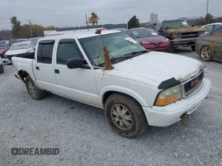 2002 GMC Sonoma SLS with VIN 1GTDT13W92K118425, listed as a IAAI auction lot 40692470 with 1 mi miles. Bid and sale history available at carsss.com. Image 1.
