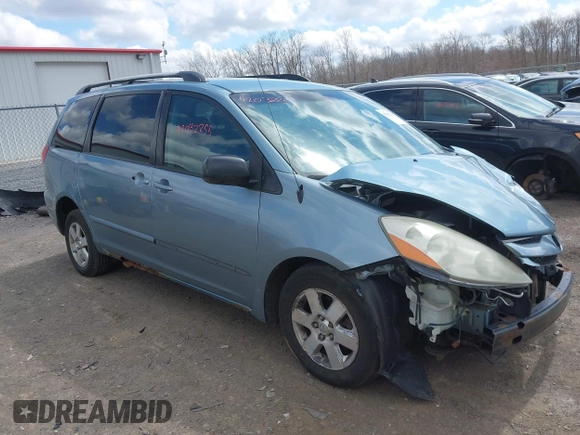 2008 Toyota Sienna CE with VIN 5TDZK23C58S166087, listed as a IAAI auction lot 42032255 with 258,100 mi miles. Bid and sale history available at carsss.com. Image 1.