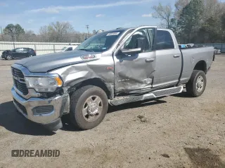 2020 Ram 2500 Big Horn z VIN 3C6UR5DJ2LG297531, wystawiony jako Copart lot #48946995 z przebiegiem 74 197 mil mil oraz Szkoda całkowita • Salvage title. Historia ofert i sprzedaży dostępna na DreamBid. Obrazek 1.