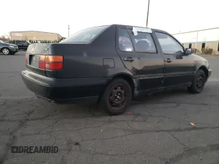 1998 Volkswagen Jetta TDI z VIN 3VWRF81H7WM228525, wystawiony jako Copart lot #65629323 z przebiegiem Nie podano mil oraz Szkoda całkowita • Salvage title. Historia ofert i sprzedaży dostępna na DreamBid. Obrazek 3.