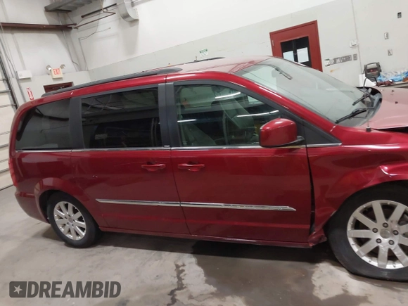 2013 Chrysler Town & Country Touring with VIN 2C4RC1BG2DR755256, listed as a IAAI auction lot 41919526 with 155,600 mi miles. Bid and sale history available at carsss.com. Image 14.