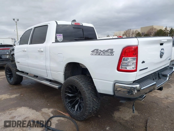 2022 Ram 1500 Big Horn z VIN 1C6SRFMT9NN241711, wystawiony jako IAAI lot #41696580 z przebiegiem 42 693 mil mil oraz . Historia ofert i sprzedaży dostępna na DreamBid. Obrazek 3.