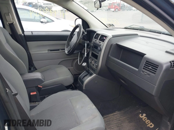 2007 Jeep Compass Sport with VIN 1J8FF47W37D122390, listed as a IAAI auction lot 41993064 with 195,253 mi miles. Bid and sale history available at carsss.com. Image 5.