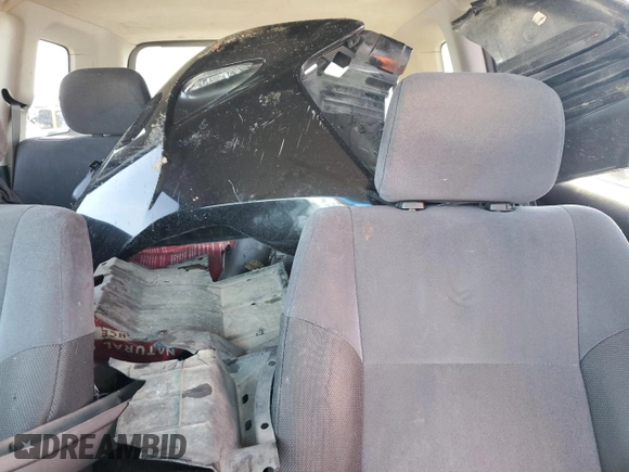 2004 Mitsubishi Outlander LS z VIN JA4LZ31F44U037794, wystawiony jako Copart lot #77416374 z przebiegiem 168 970 mil mil oraz Szkoda całkowita • Salvage title. Historia ofert i sprzedaży dostępna na DreamBid. Obrazek 10.