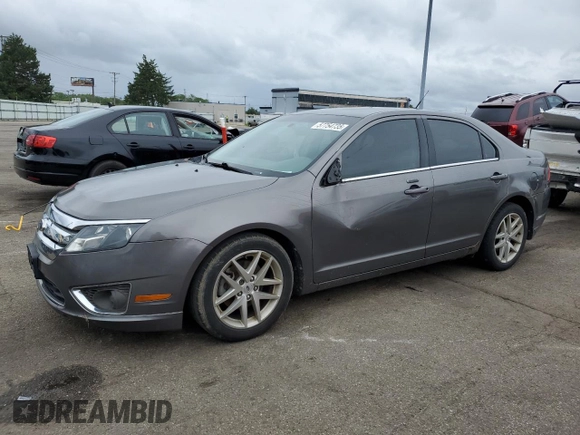 2012 Ford Fusion SEL z VIN 3FAHP0JA2CR232860, wystawiony jako Copart lot #57754735 z przebiegiem 234 638 mil mil oraz Szkody całkowita. Historia ofert i sprzedaży dostępna na DreamBid. Obrazek 1.