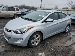 2013 Hyundai Elantra GLS z VIN 5NPDH4AE6DH444973, wystawiony jako Copart lot #50180095 z przebiegiem 92 738 mil mil oraz Czysty tytuł • Clean title. Historia ofert i sprzedaży dostępna na DreamBid. Obrazek 1.