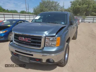 2010 GMC Sierra 1500 SLE z VIN 3GTRKVE35AG209183, wystawiony jako IAAI lot #42064516 z przebiegiem Nie podano mil oraz . Historia ofert i sprzedaży dostępna na DreamBid. Obrazek 2.