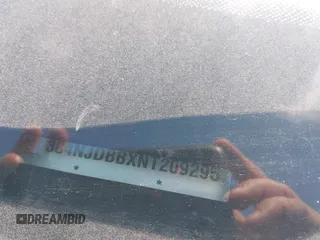 2022 Jeep Compass Latitude z VIN 3C4NJDBBXNT209295, wystawiony jako IAAI lot #42198832 z przebiegiem Nie podano mil oraz . Historia ofert i sprzedaży dostępna na DreamBid. Obrazek 9.