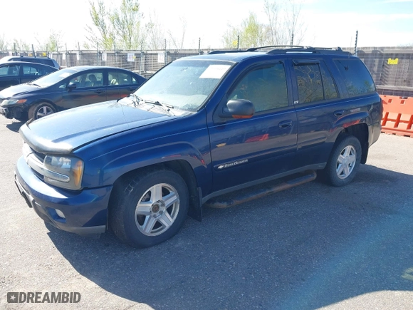2002 Chevrolet TrailBlazer LS with VIN 1GNDT13S122152637, listed as a IAAI auction lot 42035449 with 206,082 mi miles. Bid and sale history available at carsss.com. Image 2.