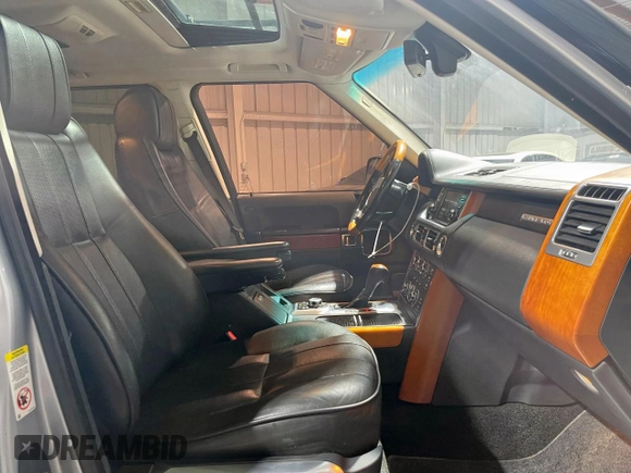 2011 Land Rover Range Rover HSE Lux z VIN SALMF1D42BA355759, wystawiony jako Copart lot #59821605 z przebiegiem 77 618 mil mil oraz Szkoda całkowita • Salvage title. Historia ofert i sprzedaży dostępna na DreamBid. Obrazek 5.