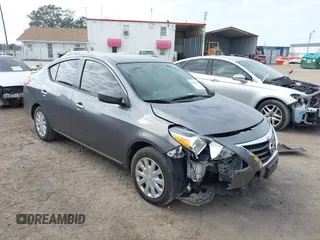 2019 Nissan Versa SV z VIN 3N1CN7AP0KL880595, wystawiony jako IAAI lot #41443345 z przebiegiem 87 992 mil mil oraz . Historia ofert i sprzedaży dostępna na DreamBid. Obrazek 1.