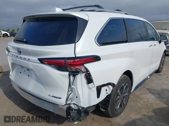 2025 Toyota Sienna Platinum z VIN 5TDESKFC0SS168394, wystawiony jako IAAI lot #42110535 z przebiegiem 7 905 mil mil oraz . Historia ofert i sprzedaży dostępna na DreamBid. Obrazek 4.