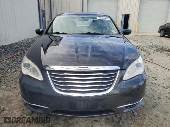 2011 Chrysler 200 Touring z VIN 1C3BC1FG6BN502855, wystawiony jako Copart lot #54063735 z przebiegiem 110 580 mil mil oraz Czysty tytuł • Clean title. Historia ofert i sprzedaży dostępna na DreamBid. Obrazek 5.