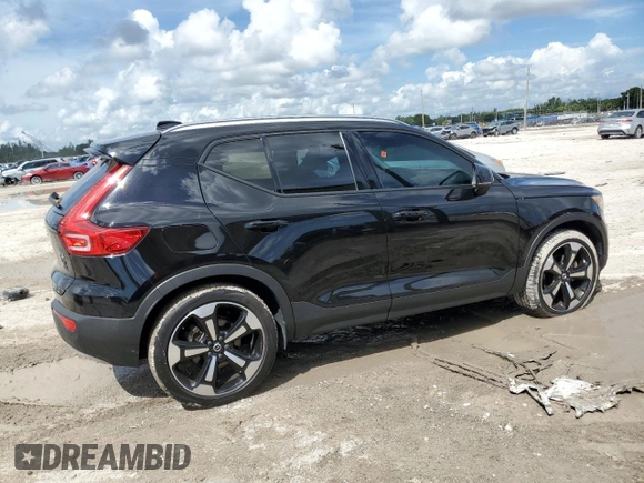 2021 Volvo XC40 Momentum z VIN YV4AC2HK5M2458900, wystawiony jako Copart lot #73645094 z przebiegiem 27 965 mil mil oraz Szkoda całkowita • Salvage title. Historia ofert i sprzedaży dostępna na DreamBid. Obrazek 3.