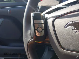 2023 Ford Mustang Mach-E Select с VIN 3FMTK1RM5PMA30178, выставлен на аукционе IAAI как лот 42287333 с пробегом 61 288 миль миль и . История ставок и продаж доступна на DreamBid. Изображение 11.
