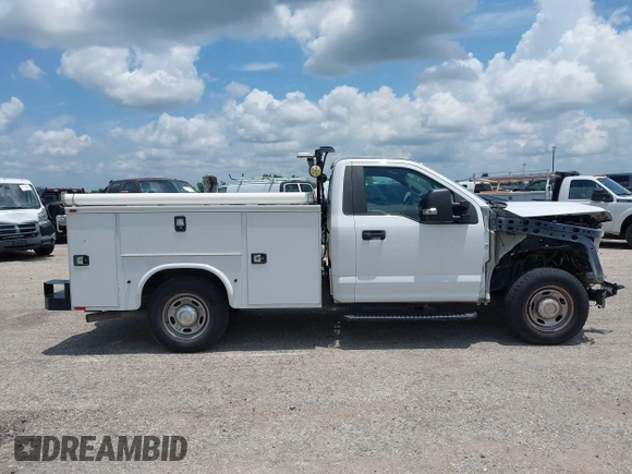 2019 Ford F-250 XL with VIN 1FDBF2A62KEF59427, listed as a IAAI auction lot 42523580 with 80,243 mi miles and . Bid and sale history available at DreamBid. Image 13.