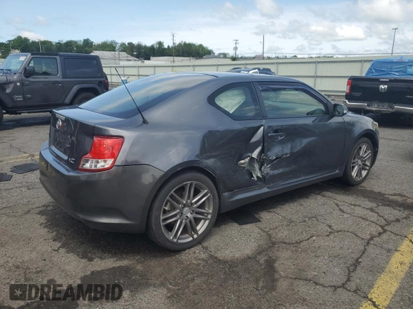 2013 Scion tC z VIN JTKJF5C71D3052789, wystawiony jako Copart lot #57482475 z przebiegiem 148 706 mil mil oraz Szkoda całkowita • Salvage title. Historia ofert i sprzedaży dostępna na DreamBid. Obrazek 3.