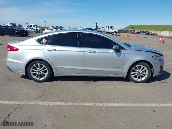 2019 Ford Fusion Hybrid SE with VIN 3FA6P0LU2KR188503, listed as a IAAI auction lot 41846755 with 67,906 mi miles. Bid and sale history available at carsss.com. Image 13.