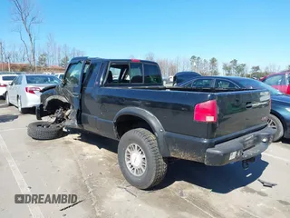 2000 GMC Sonoma SLS w/1SJ Pkg with VIN 1GTCT19W5Y8181305, listed as a IAAI auction lot 41694074 with 243,564 mi miles. Bid and sale history available at carsss.com. Image 3.