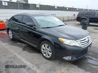 2012 Toyota Avalon z VIN 4T1BK3DB4CU465843, wystawiony jako IAAI lot #42384570 z przebiegiem 246 736 mil mil oraz . Historia ofert i sprzedaży dostępna na DreamBid. Obrazek 1.