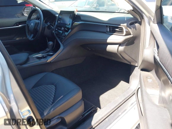 2023 Toyota Camry SE z VIN 4T1T11AK0PU833313, wystawiony jako IAAI lot #41743288 z przebiegiem 25 195 mil mil oraz . Historia ofert i sprzedaży dostępna na DreamBid. Obrazek 5.