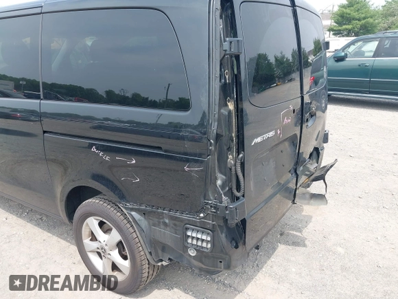2018 Mercedes-Benz Metris Passenger with VIN WD4PG2EE0J3460906, listed as a IAAI auction lot 42486423 with 92,893 mi miles and . Bid and sale history available at DreamBid. Image 17.