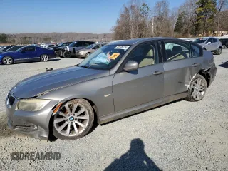 2009 BMW 3 Series 328i z VIN WBAPH77599NM30687, wystawiony jako Copart lot #45596425 z przebiegiem Nie podano mil oraz Szkoda całkowita • Salvage title. Historia ofert i sprzedaży dostępna na DreamBid. Obrazek 1.